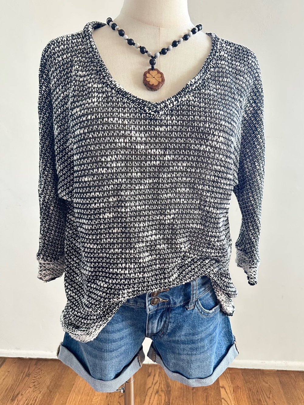 Kut from the Kloth Black White Marled Knit V-Neck Sweater Medium Lightweight